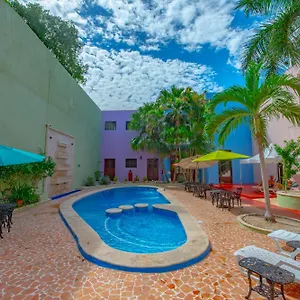 Del Gobernador 4*, Mérida México
